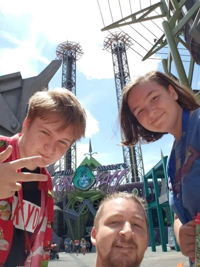 Jason Spencer with Jori and Jordan at Universal Studios